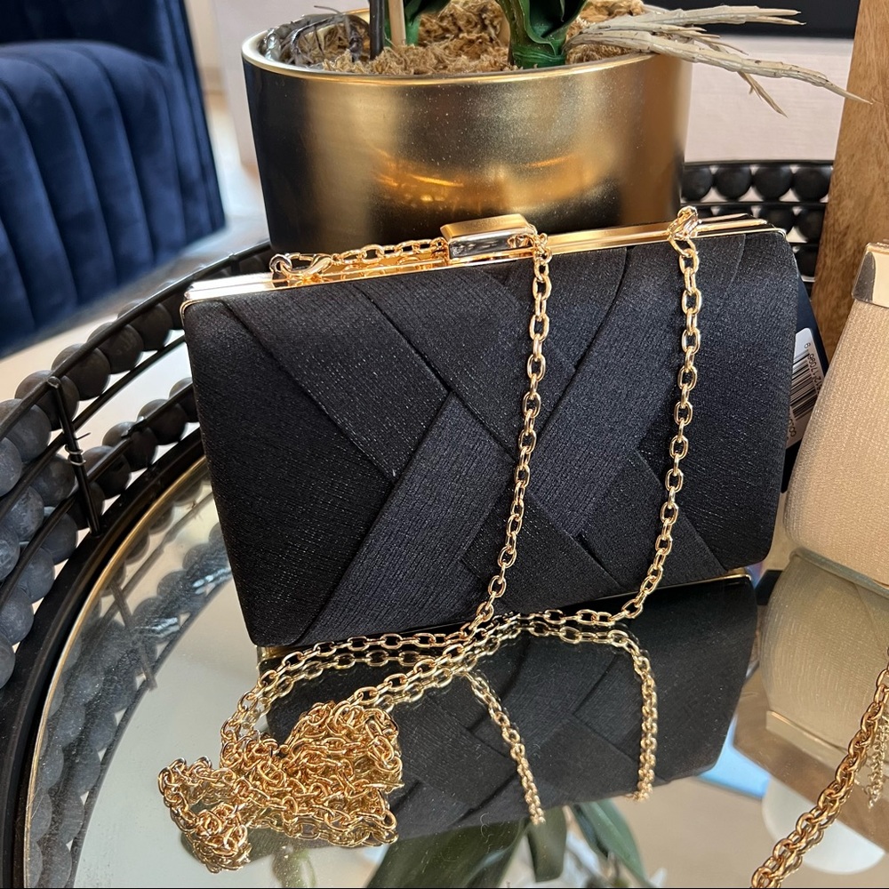 La Regale X Detail Box Clutch - Picture 2 of 6